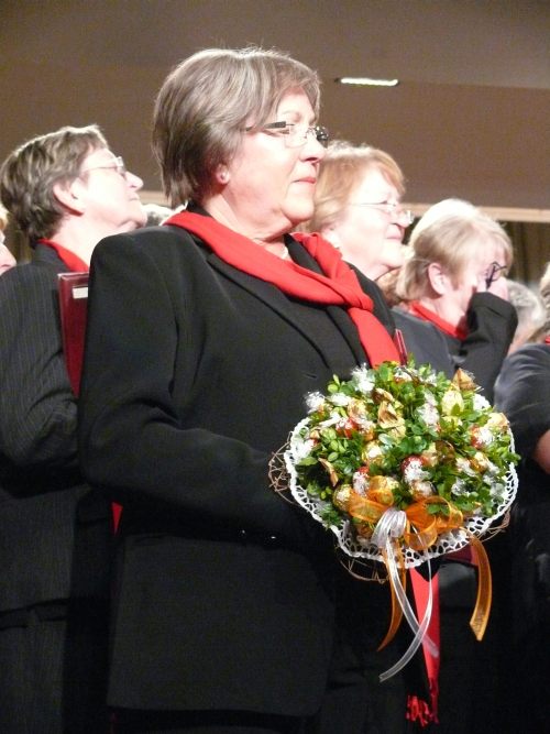 Marianne Knor mit süßem Strauß